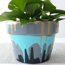 Load image into Gallery viewer, Modern Drips Planter