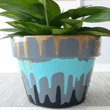 Load image into Gallery viewer, Modern Drips Planter